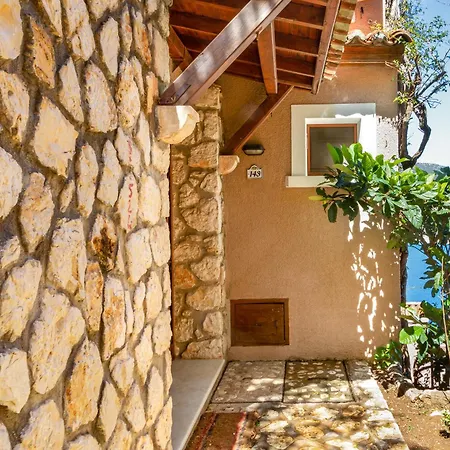 Oz Villa *